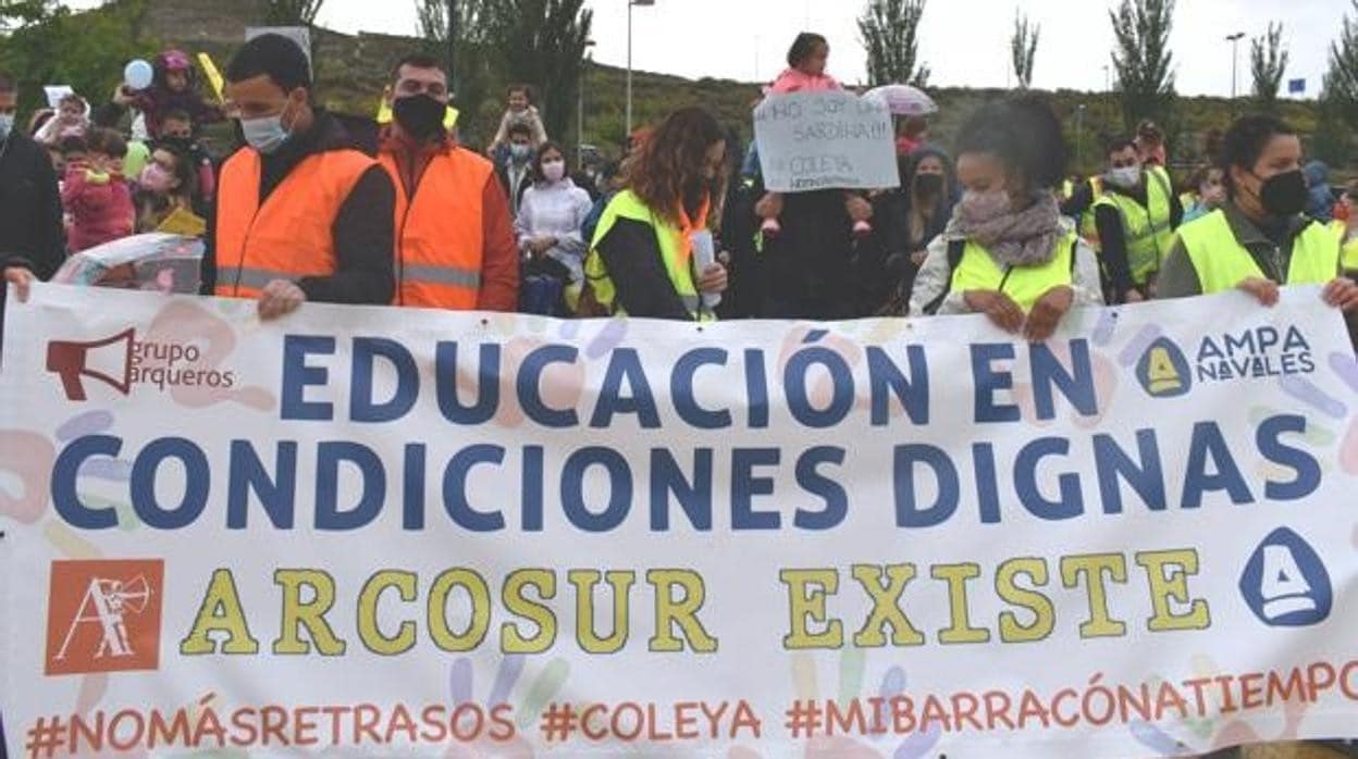 Movilización de protesta contra el Gobierno aragonés que tuvo lugar hace unos meses, por los retrasos en la construcción del colegio de Arcosur