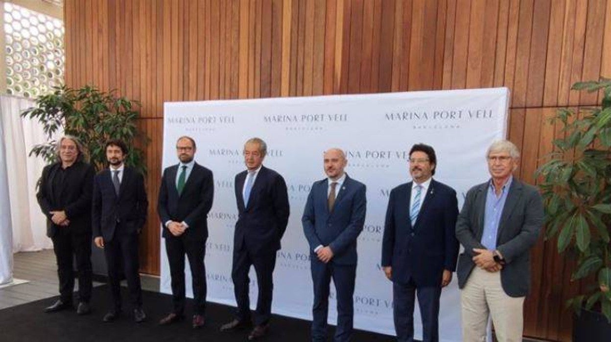 El concejal Xavier Marcé; el presidente del Puerto de Barcelona, Damià Calvet; el director general de Marina Port Vell, Ignacio Erroz; el empresario Luis Conde; el subdelegado del Gobierno en Barcelona, Carlos Prieto; el secr.de Territorio I.Gavín y el pte. Clúster Nàutic P.García-Aubert