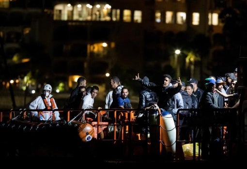 Desembarco de migrantes rescatados en aguas cercanas a Gran Canaria