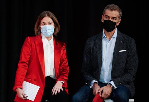 Toni Cantó (derecha), junto a Marta Rivera de la Cruz