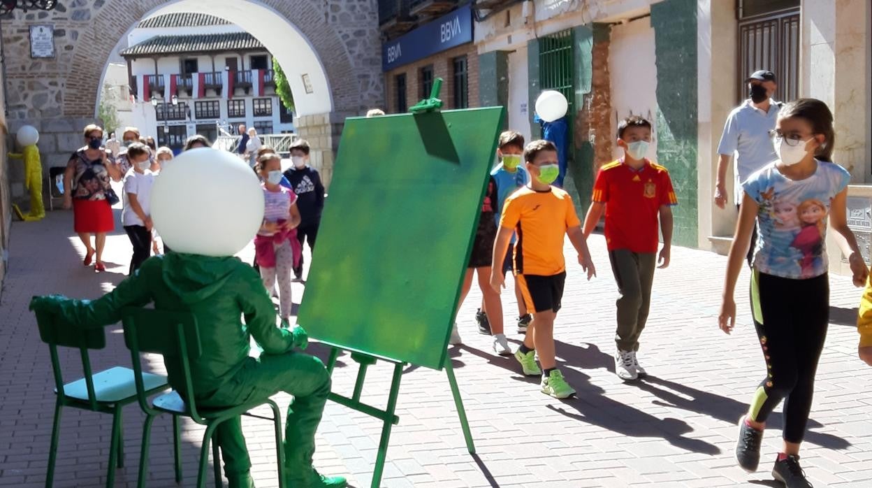 Una de sus creaciones, en una calle de Consuegra