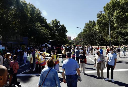 Paseantes del eje Prado-Recoletos