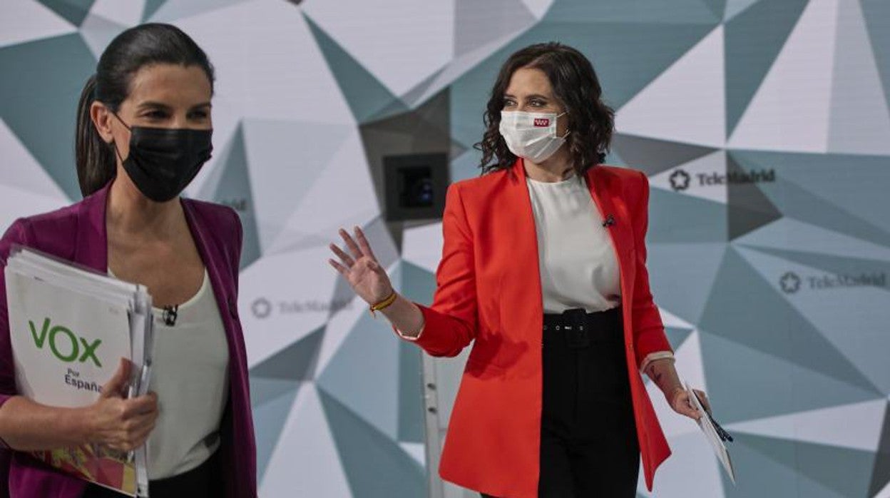 Rocío Monasterio, portavoz de Vox en la Asamblea de Madrid, y la presidenta de la Comunidad, Isabel Díaz Ayuso