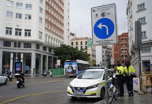 Una patrulla de agentes de movilidad, que pueden sancionar a los infractores