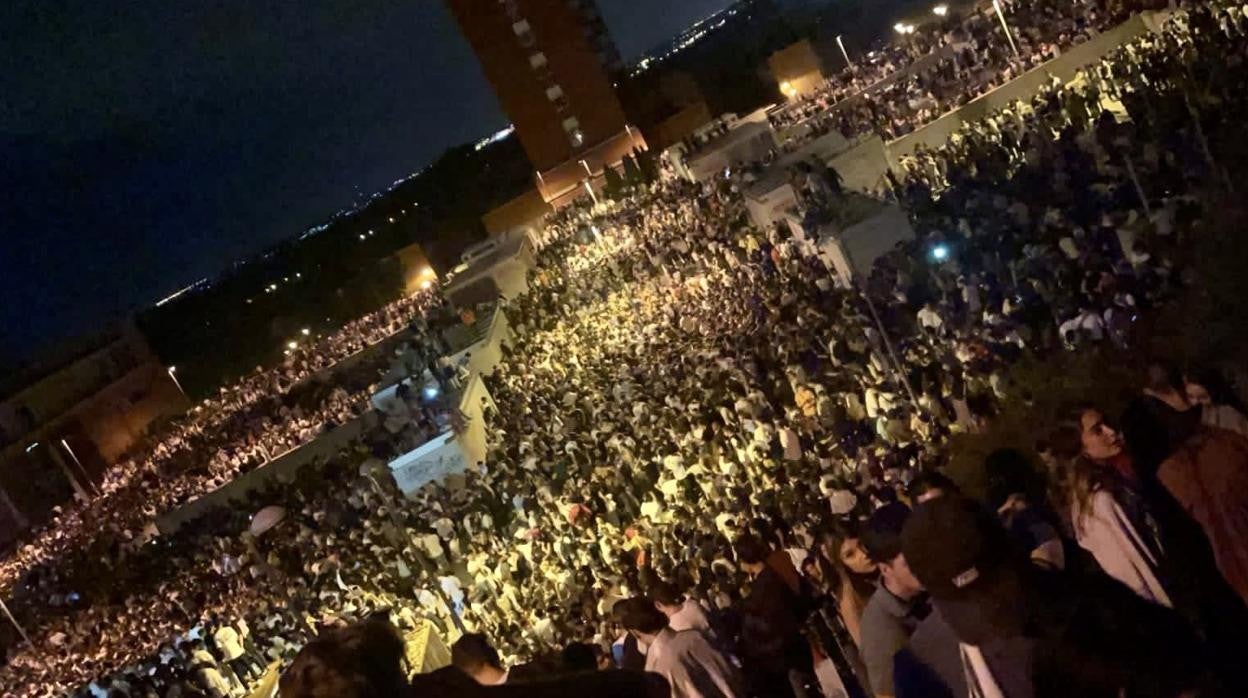 El macrobotellón del viernes pasado en Ciudad Universitaria