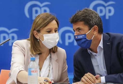 Imagen de la síndica del PP, María José Catalá, junto al presidente del PPCV, Carlos Mazón