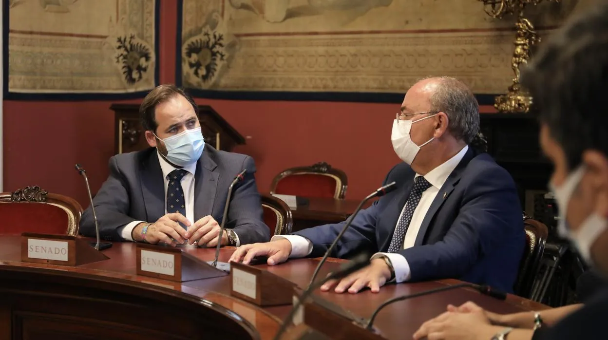 Paco Núñez con José Antonio Monago, líder del PP de Extremadura, este miércoles en el Senado