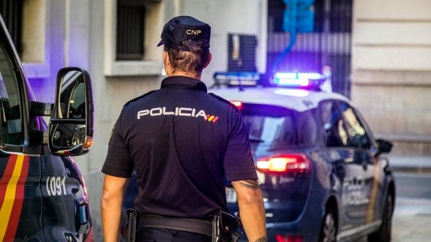 Los policías de la patada en la puerta irán a juicio por allanamiento