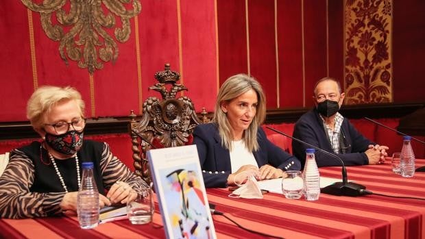 Tolón presenta el libro ‘Buscando el tono’, de María Antonia Ricas y Eduardo Sánchez-Beato