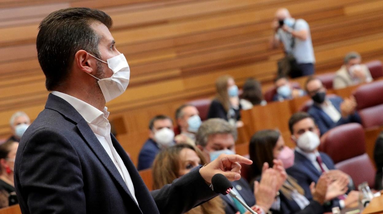 El socialista Luis Tudanca, ayer durante el pleno de las Cortes