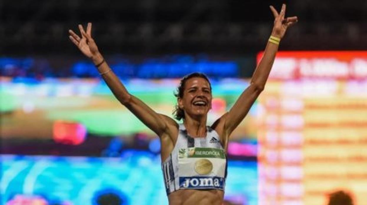 Irene Sánchez-Escribano cruza la meta y se proclama ganadora de los 3.000 metros obstáculos del campeonato de España al aire libre de 2019