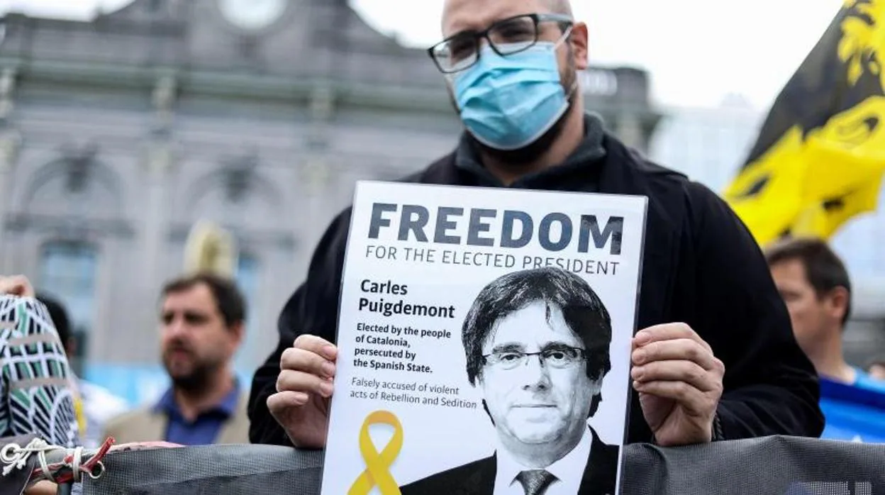 Concentración en Bruselas en contra de la detención de Puigdemont
