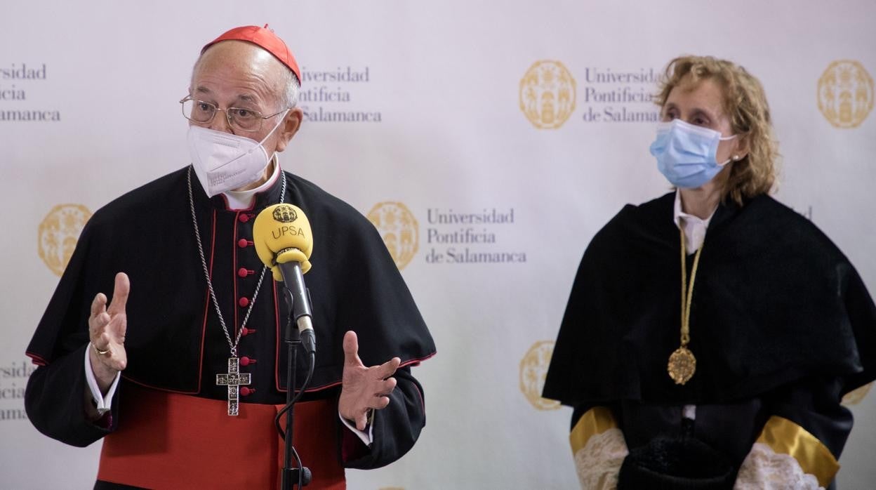 El Gran Canciller, cardenal arzobispo Ricardo Blázquez, y la rectora de la Universidad Pontificia de Salamanca, Mirian Cortés