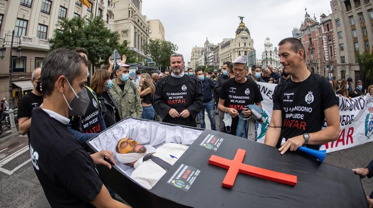 Funcionarios de prisiones se manifiestan en Madrid para pedir un aumento del salario