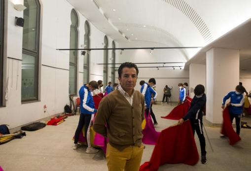 El Fundi, en la escuela