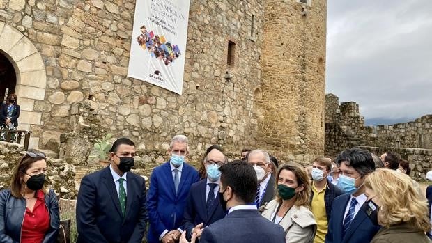 Ribera anuncia 20 millones para la  compensación de daños por los ataques de lobo tras vetar su caza