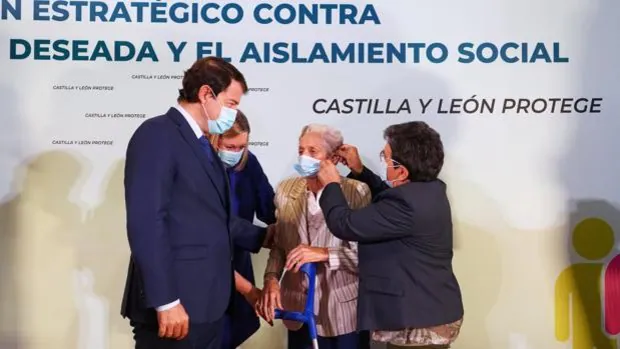 Castilla y León anuncia cien millones para «prevenir, detectar e intervenir mejor» ante la soledad no deseada