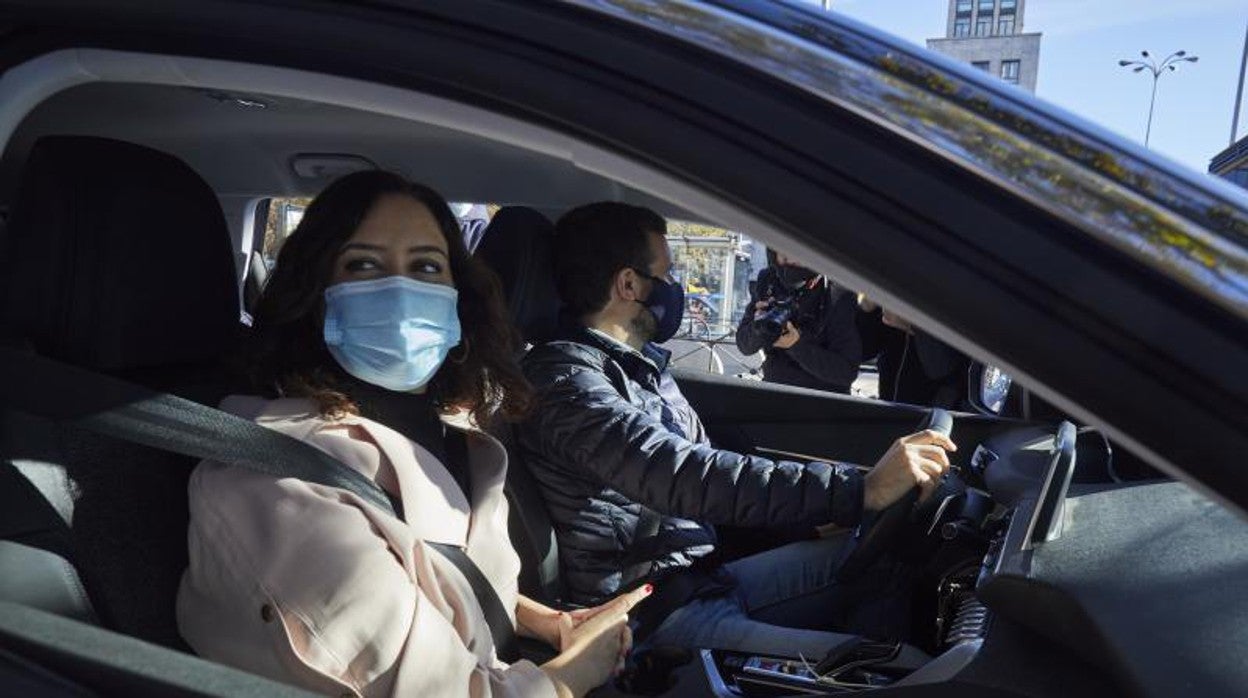 La presidenta de la Comunidad, Isabel Díaz Ayuso, con Pablo Casado, en la marcha convocada contra la Ley Celaá y a favor de la concertada