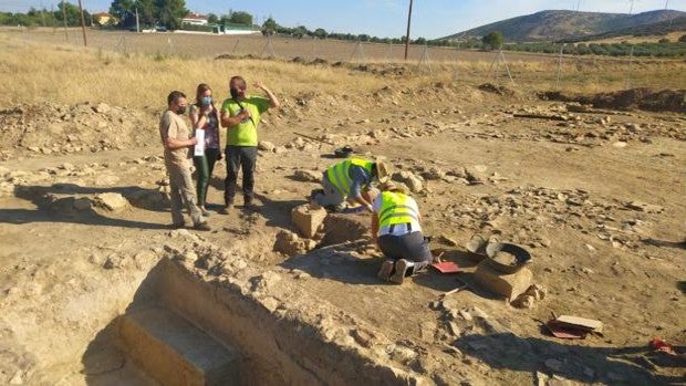 Los arqueólogos buscan nuevos hallazgos sobre la bodega romana de Valdepeñas