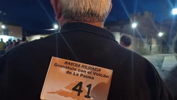 Granátula de Calatrava, pueblo de origen volcánico, se vuelca con los afectados por la erupción de La Palma