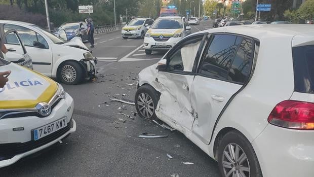 Detenidos los ocupantes de un vehículo robado tras herir a dos personas en una persecución por Aluche