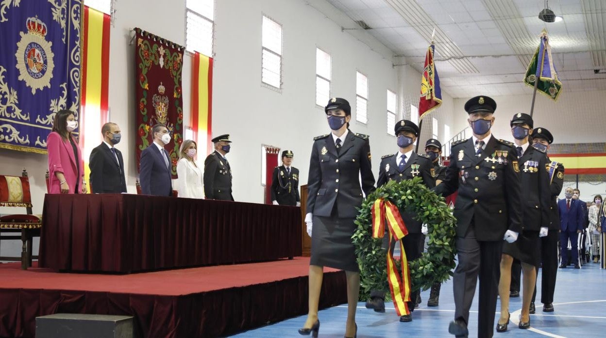 homenaje a los agentes de la Policía Nacional en el Día de los Ángeles Custodios en Toledo