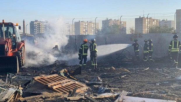 Arde un poblado chabolista de africanos y estallan varias bombonas de butano en Marconi