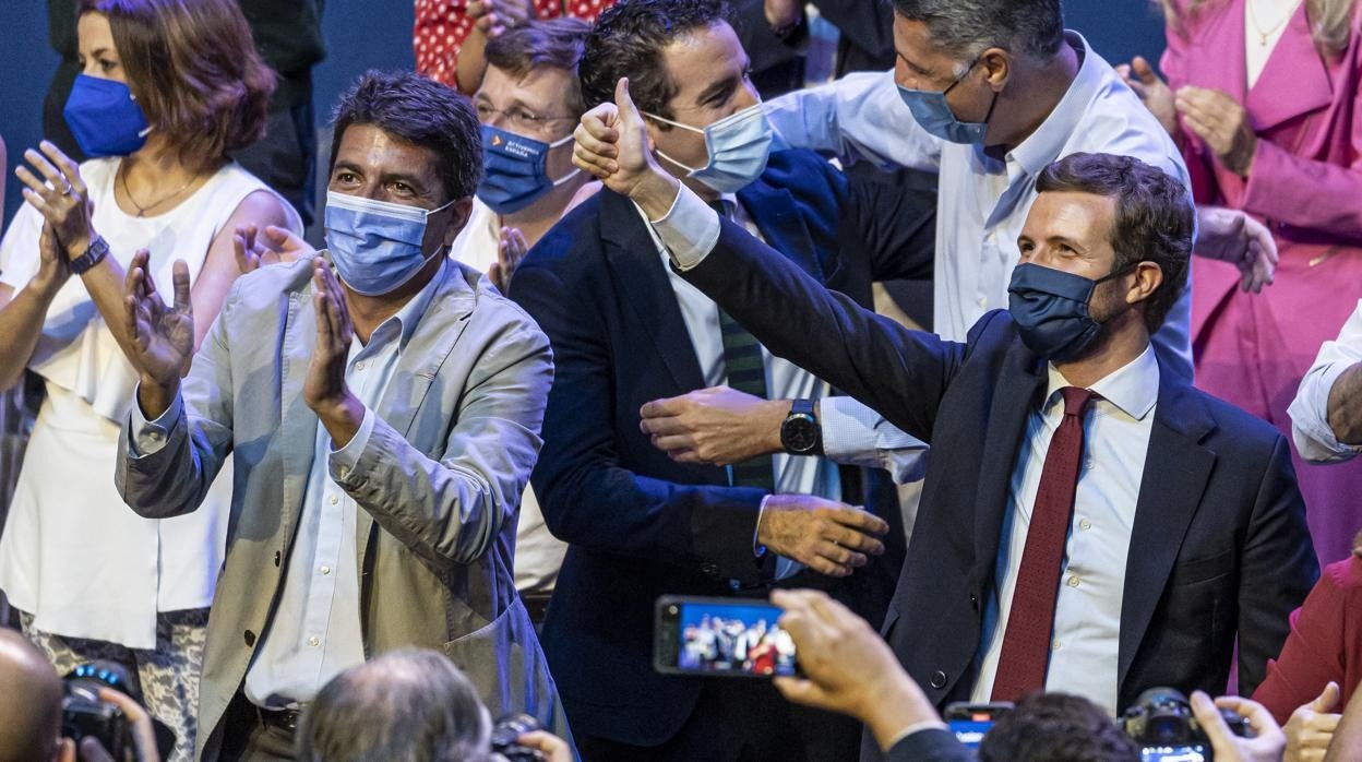 Imagen del presidente del PPCV, Carlos Mazón, junto al líder nacional, Pablo Casado, este sábado en Valencia