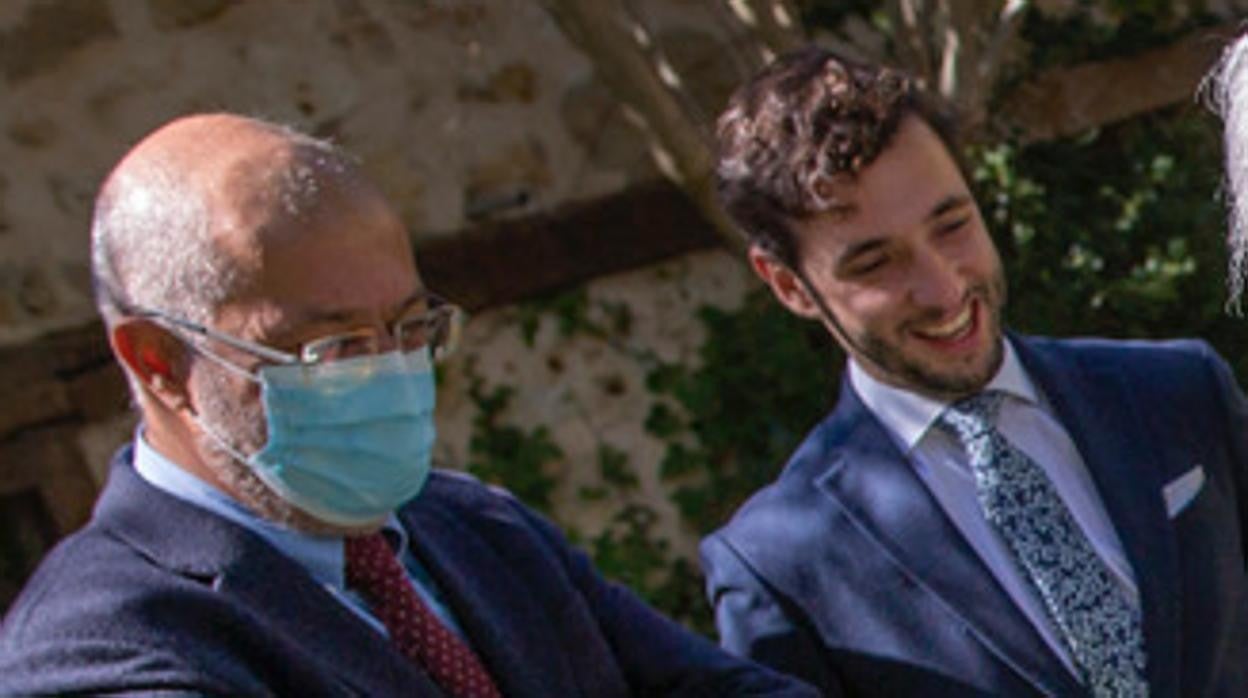 Francisco Igea junto a Guillermo Garabito durante la ceremonia de entrega de las distinciones de Patrono de Honor de la Fundación Godofredo Garabito y Gregorio