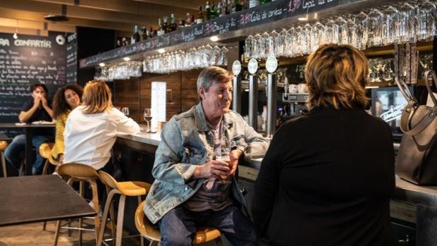 Los bares de Madrid recuperan sus barras: «Nos hace libres e independientes»