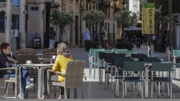 Los contagios de coronavirus en Valencia siguen a la baja en la semana que se eliminan las restricciones