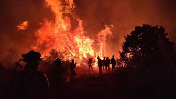 El Gobierno autoriza actuaciones de emergencia para las zonas afectadas por el incendio de El Tiemblo y Cebreros