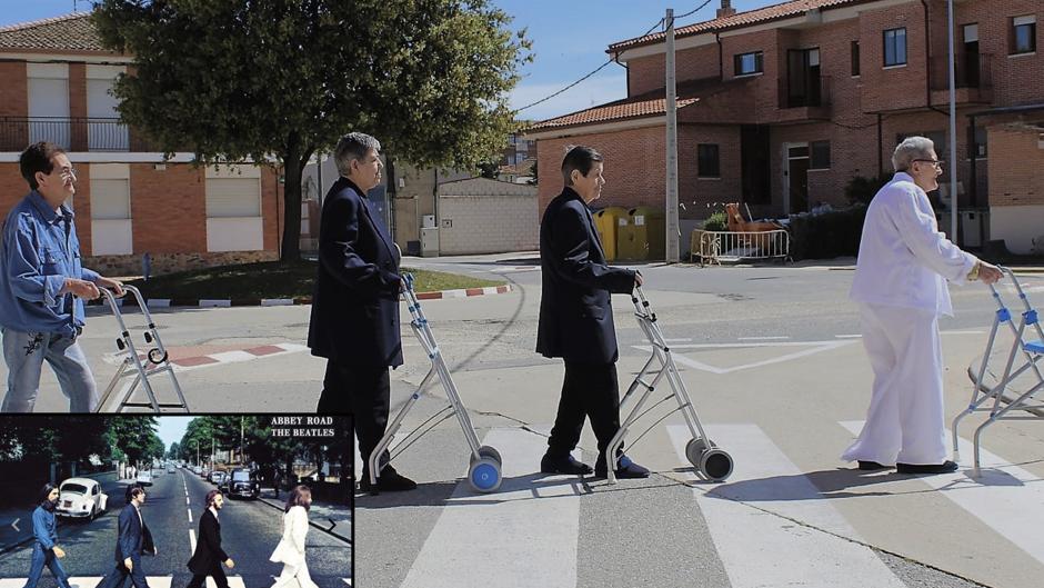 Así han versionado los mayores de una residencia de Segovia míticas portadas de la historia del rock