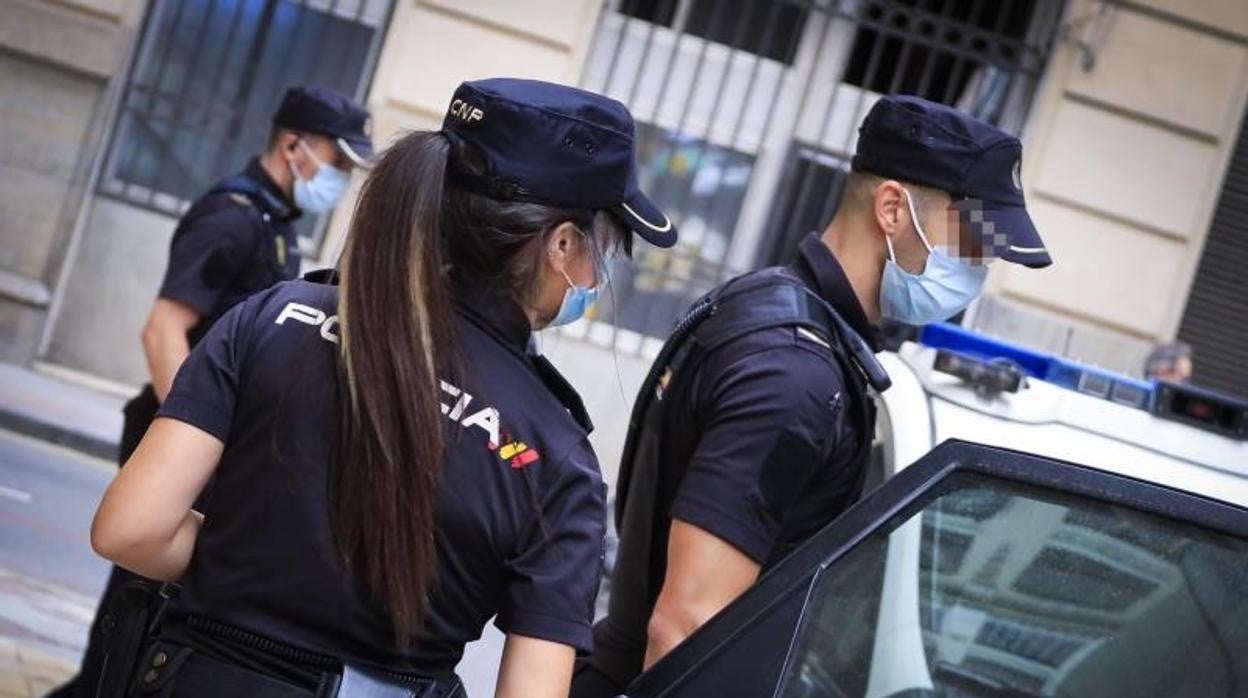 Agentes de la Policía Nacional