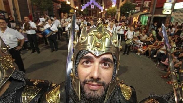 Nuevas normas para Moros y Cristianos: mascarillas, coordinador Covid y músicos a dos metros de los festeros