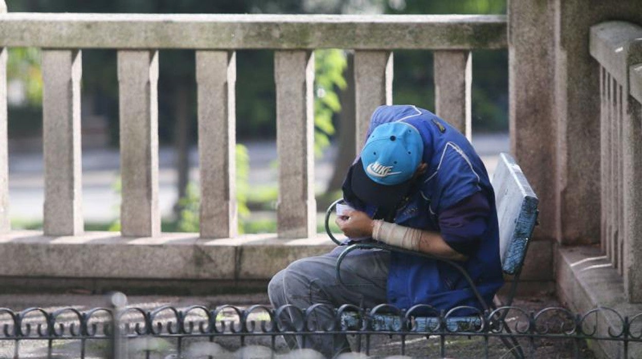 Los toxicómanos frecuentan el parque de Marques de Figuerola, cerca de la estación