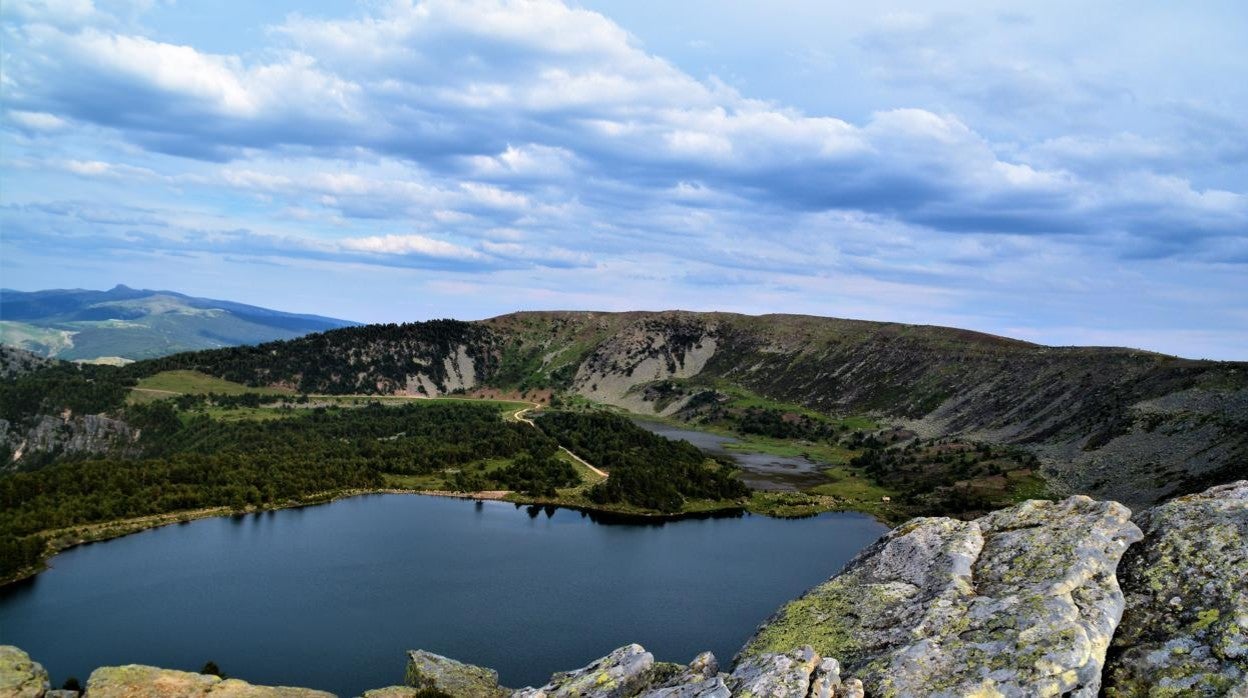 Laguna Negra de Neila desde el Alto de la Campiña