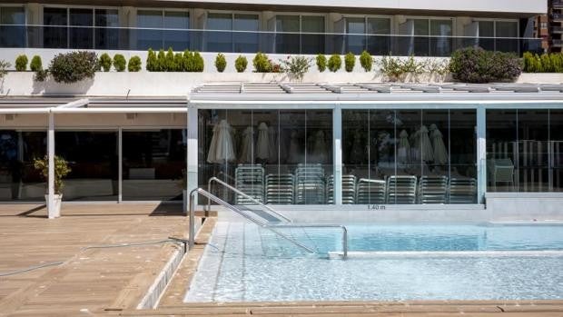 Abusa sexualmente de su hijo de un año en una piscina pública delante de otras personas en Valencia