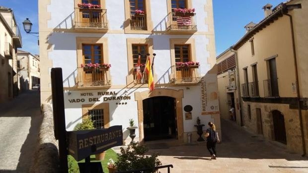 El lleno del Puente del Pilar augura un otoño prepandémico para el turismo rural