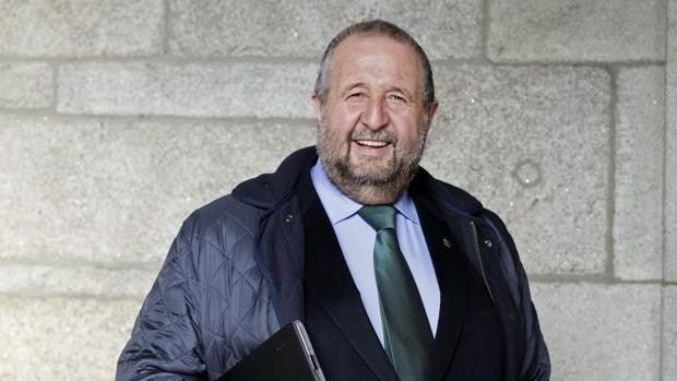 Diez imputaciones a punto de quedar en nada: el alcalde que sufrió a Pilar de Lara