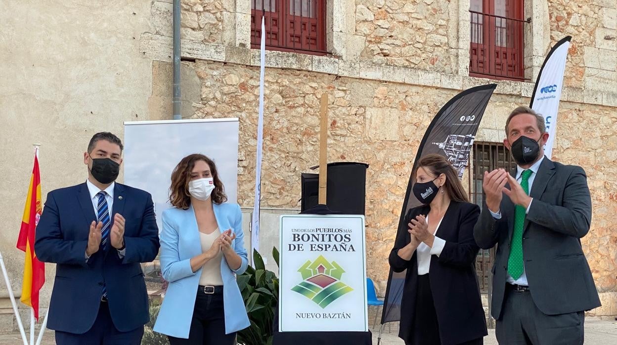 De izq. a dcha., Francisco Mestre, Isabel Díaz Ayuso, Gema Pacheco y Fernando Valdés