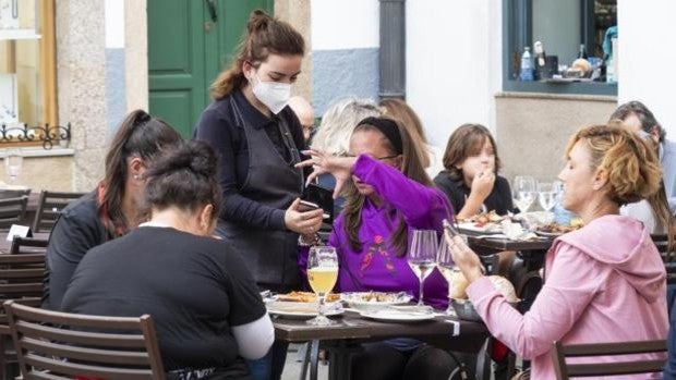 La pandemia lanza un aviso: repuntan los casos activos por primera vez en un mes y aumentan los ingresos