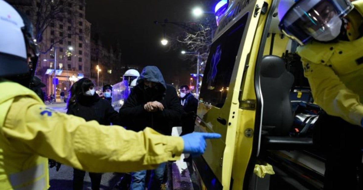 Uno de los heridos durante las protestas contra el encarcelamiento de Pablo Hasél en Barcelona