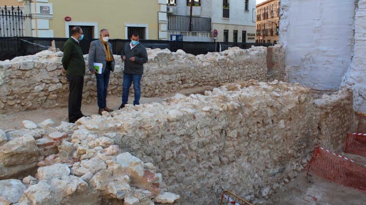 Los trabajos arqueológicos se están desarrollando en el número 47 de la calle Mayor, conocido como 'El solar de los Solano'