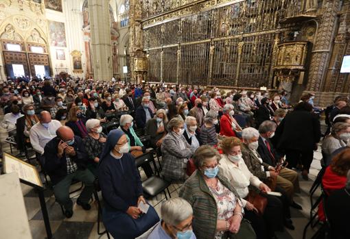 La catedrak, abarrotada de fieles durante la misa