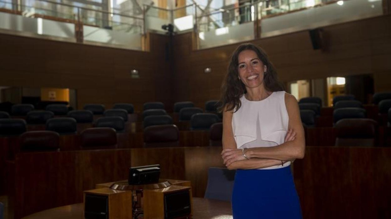 María Eugenia Carballedo, en el salón de plenos de la Asamblea de Madrid