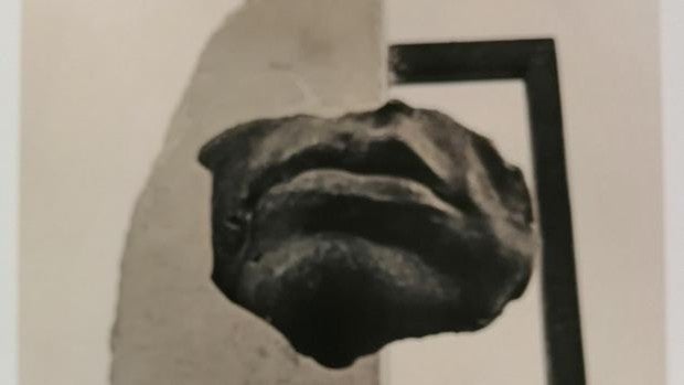 Una escultura de 25 toneladas de mármol y bronce homenajea a las víctimas del coronavirus en Alicante