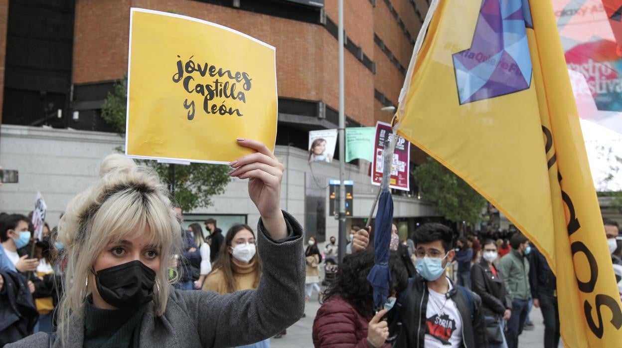 Manifestación en Cllao (Madrid) de jóvenes de Castilla y León contra la despoblación