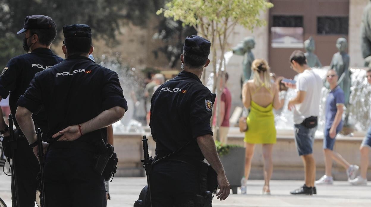 Imagen de archivo de unos agentes de la Policía Nacional tomada en Valencia