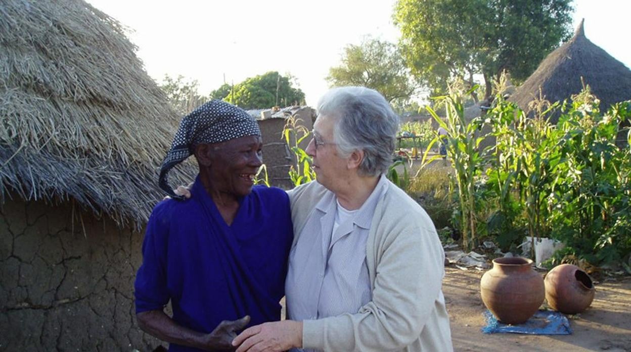 Imagen de la religiosa María Elisa Verdú en la ciudad de Chokwe (Mozambique)